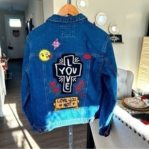 ✨NEW Forever 21 Blue Oversized Jean Jacket with Unique Custom patches - Picture 1 of 6